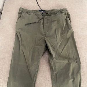 American eagle joggers green